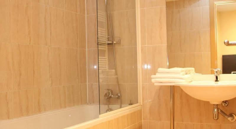 Hotel La Mola Енкамп Екстериор снимка